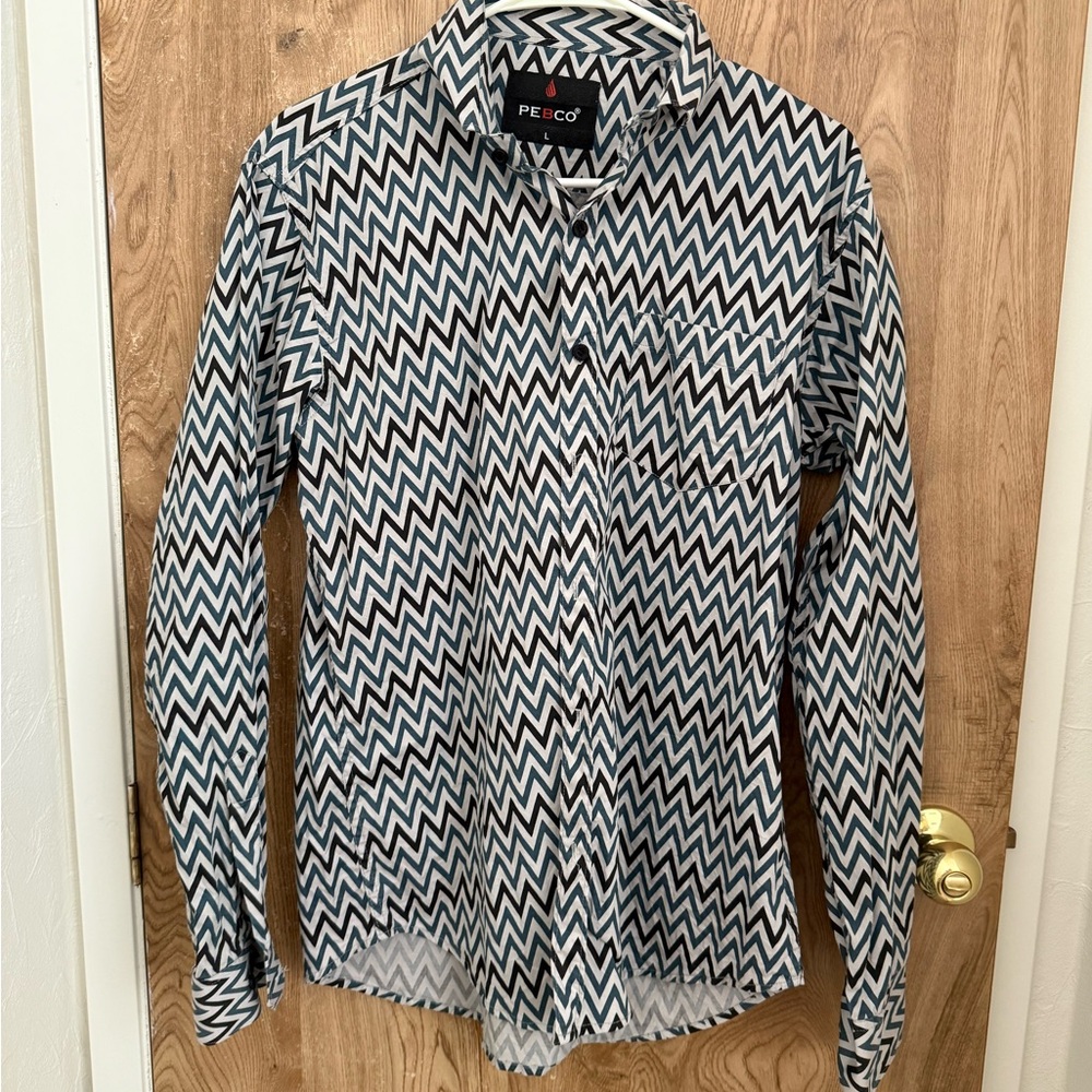 Stylish Black and White Zigzag Men's Shirt - Picture 2 of 4
